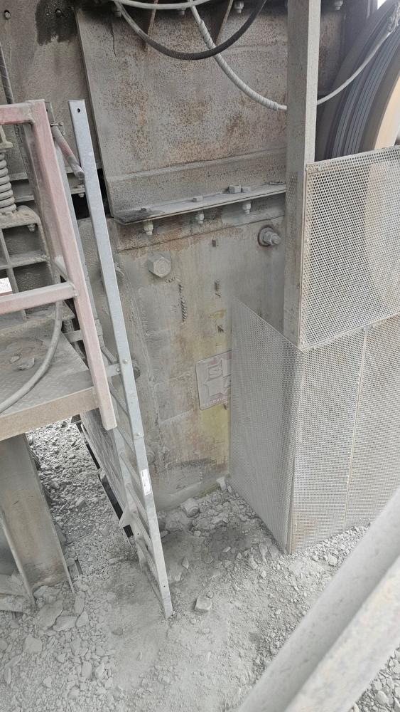 Jaw-crusher-at-side